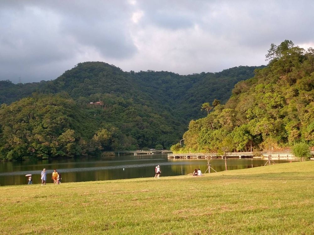 龍潭湖美景(照片提供者：林芷芸、簡素枝、郭芳羚、孫永冠、釋悟覺 / 拍攝日期：2025.10.31)