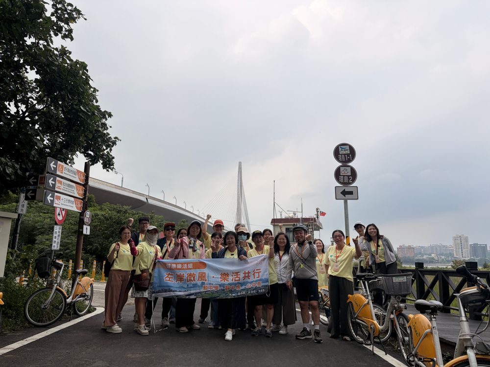 八里觀海長堤端拍攝淡江大橋（照片提供者：新北市政府）
