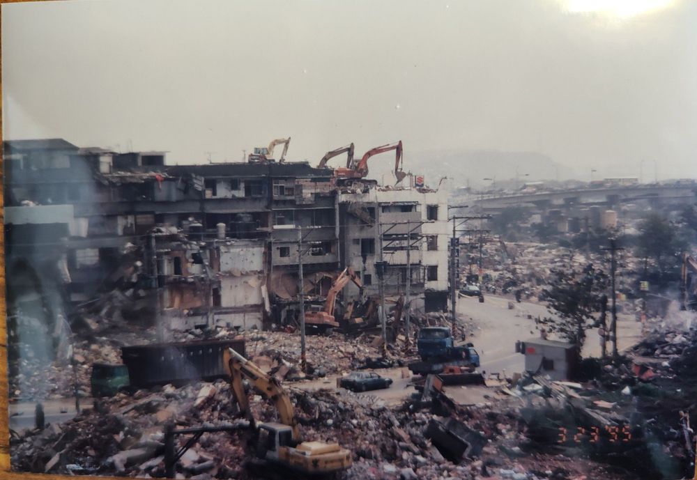 84年興設堤防拆除三抱竹地區民房(翻拍)（照片提供者：龍安里前里長 李仁挺 / 拍攝日期：1995.03.23）