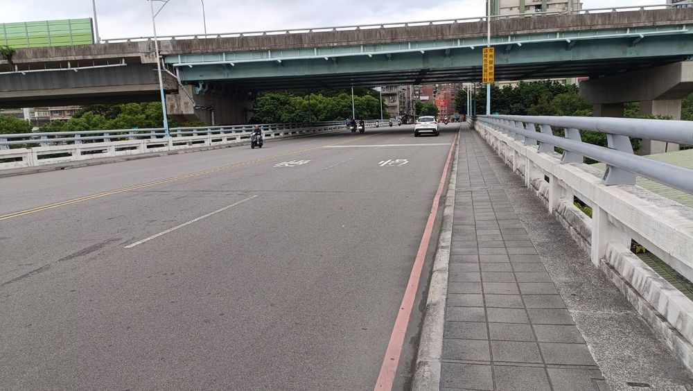 南興橋現況及65號高架道路（照片提供者：梁宏華 / 拍攝日期：2026.08.13）