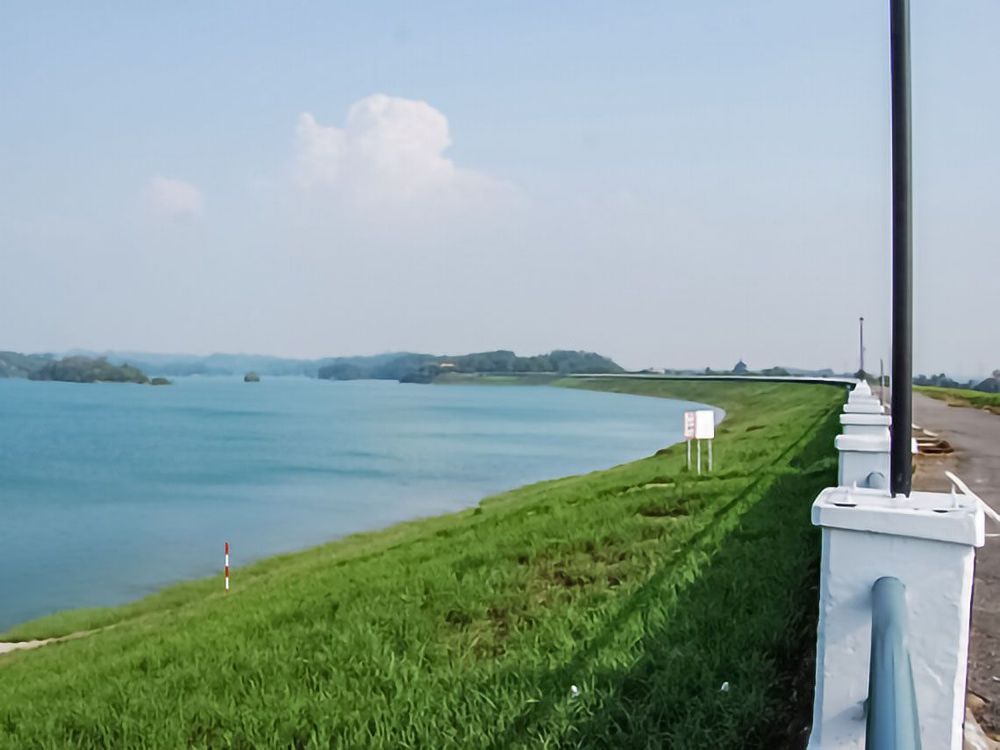烏山頭的大壩石堤 照片提供者：烏山頭水庫風景區