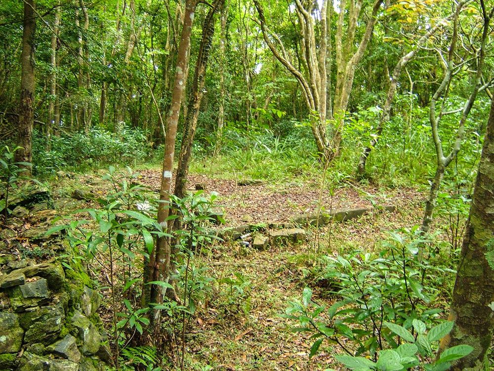 出水坡駐在所的水泥地基平臺 照片提供者：原住民族委員會原住民族文化發展中心／拍攝日期：109.11.27