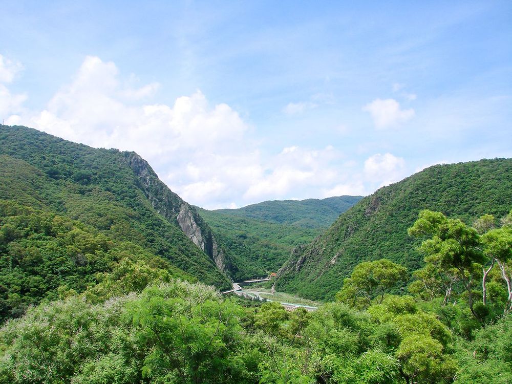 西鄉都督紀念碑往石門天險處空拍圖 照片拍攝者：屏東縣牡丹鄉公所 / 拍攝日期：2020/04/11