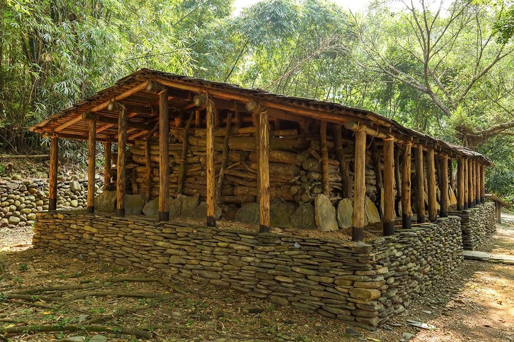 賽德克族傳統家屋 Traditional Sediq Dwelling 照片拍攝者：原住民族委員會原住民族文化發展中心 / 拍攝日期：2022