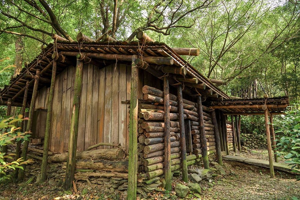 南山社住家 Traditional Atayal House in Nanshan Village 照片拍攝者：原住民族委員會原住民族文化發展中心 / 拍攝日期：2022