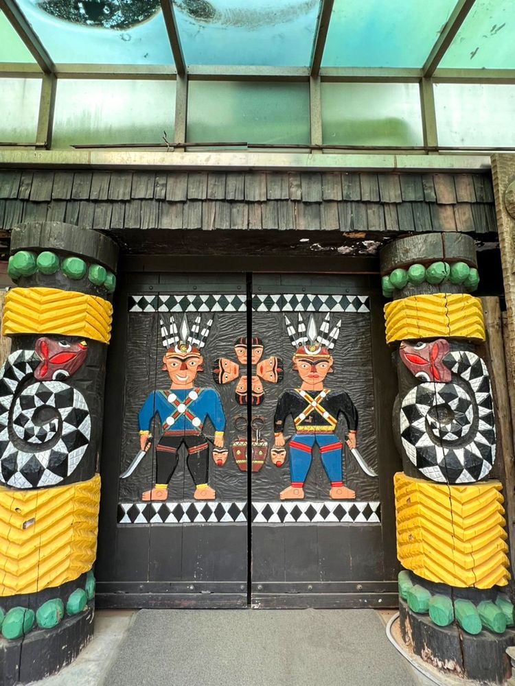 娜麓灣樂舞劇場大門 Theater front door 照片拍攝者：原住民族委員會原住民族文化發展中心 / 拍攝日期：2022
