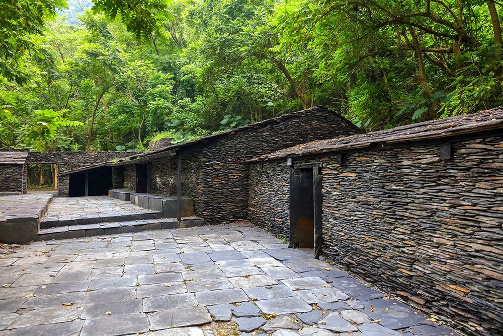 卡內特灣社住家 Traditional Houses in Qanituan Village 照片拍攝者：原住民族委員會原住民族文化發展中心 / 拍攝日期：2022