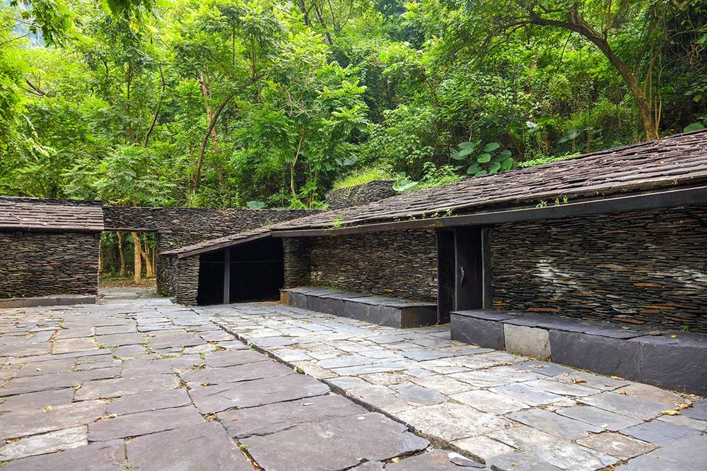 卡內特灣社住家 Traditional Houses in Qanituan Village 照片拍攝者：原住民族委員會原住民族文化發展中心 / 拍攝日期：2022