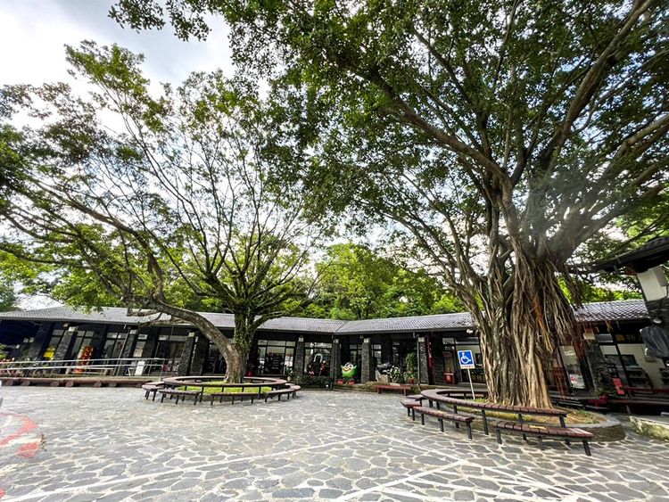 07八角樓特展館 ＆ 工藝街(紀念品販售店) Octagonal Exhibition Hall