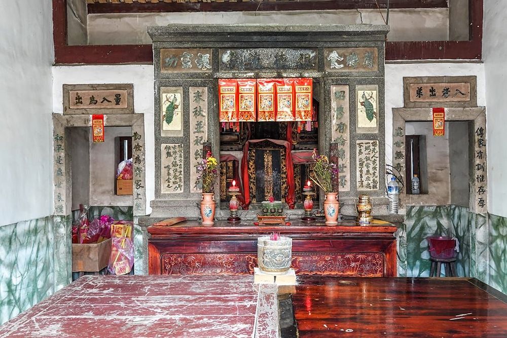 羅屋神龕全景 照片拍攝者：客家委員會客家文化發展中心提供 / 拍攝日期：2022