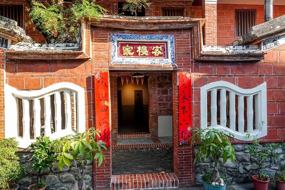 商樓大門 照片拍攝者：客家委員會客家文化發展中心提供 / 拍攝日期：2022