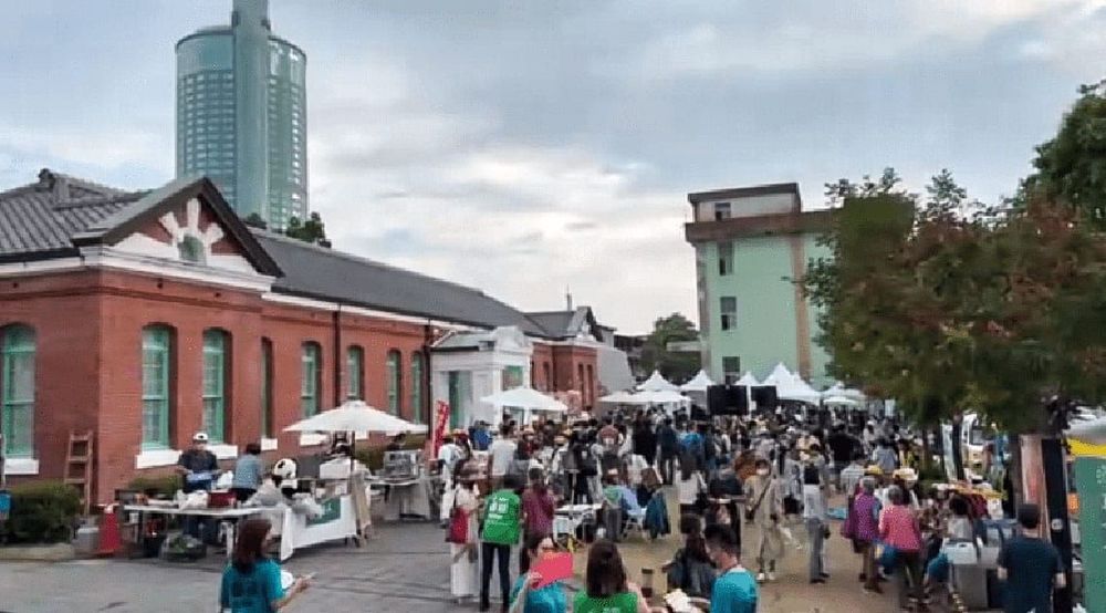 原為日治時期臺灣總督府專賣局臺南出張所和臺南支局，負責菸草、鹽和酒等專賣業務。2003 年為臺南市市定古蹟，現為臺南文化創意產業園區，定位為南部地區文化創意產業整合發展平臺，不定時舉辦各種主題講座，園區內設有文創、在地商品販售區。 照片提供者：踏溯臺南辦公室廖學皓