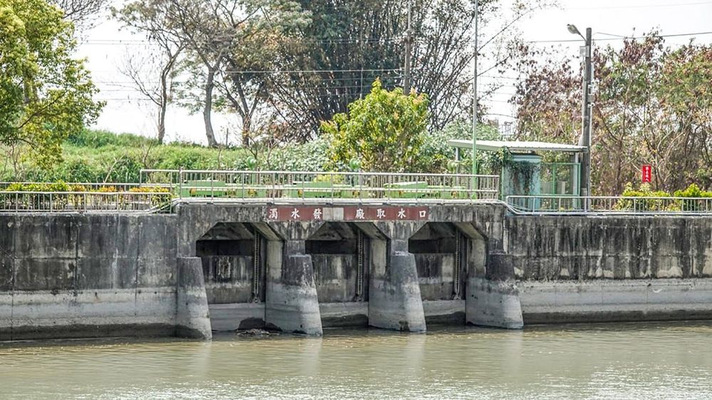 濁水發電廠取水口：林內分水工調配給水源供給濁水電廠發電，其發電尾水再由電廠後方的尾水路放流禍成為平原上的灌溉水。 照片提供者：毛毓翔 / 拍攝日期：2023/03/14