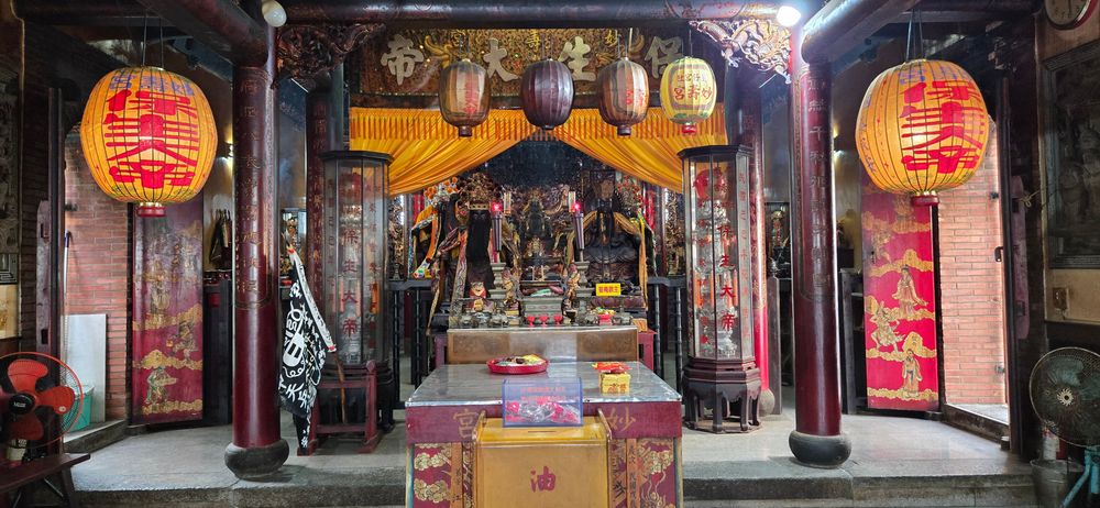 主祀神明為保生大帝(照片提供者：街密小組 / 拍攝日期：2025/6/16)